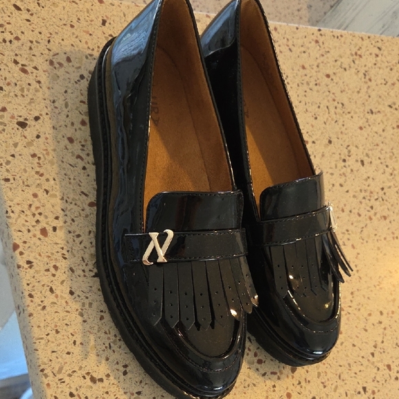 Naturalizer Black and Gold Flats with Classic Loafer Design - Picture 6 of 6